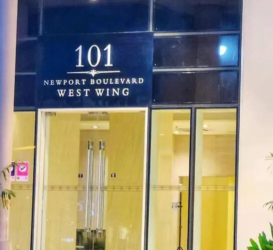 House Of B&y At 101 Newport Across Naia T3 *